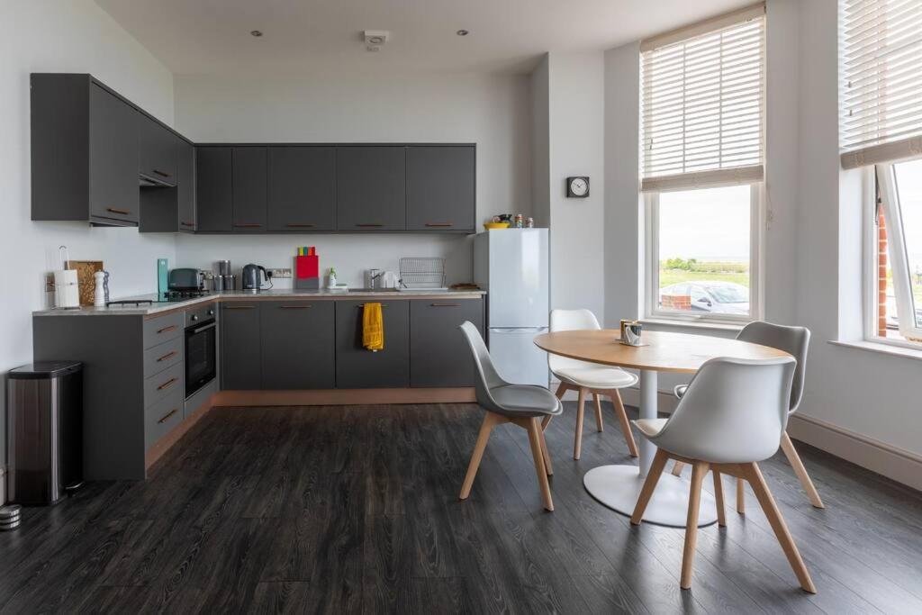 Апартаменти Waves@Walpole - 2 Bed Flat With Amazing Sea Views Маргейт Екстер'єр фото