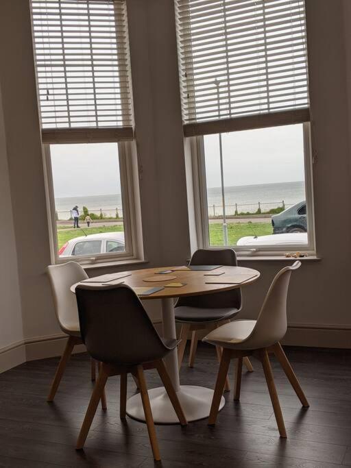 Апартаменти Waves@Walpole - 2 Bed Flat With Amazing Sea Views Маргейт Екстер'єр фото