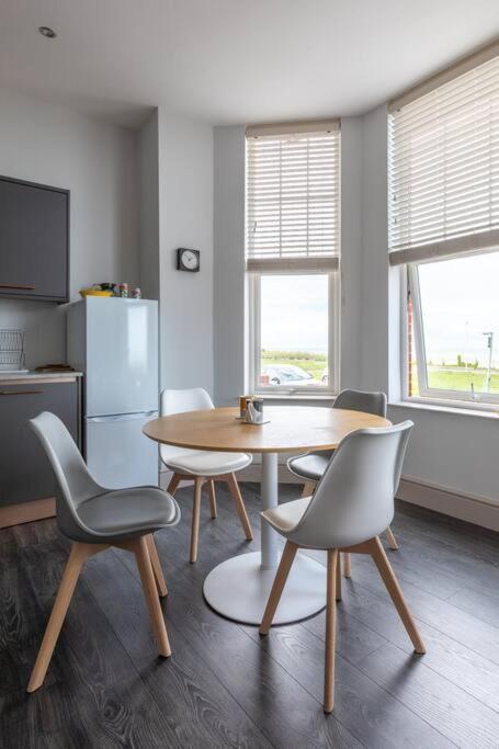 Апартаменти Waves@Walpole - 2 Bed Flat With Amazing Sea Views Маргейт Екстер'єр фото